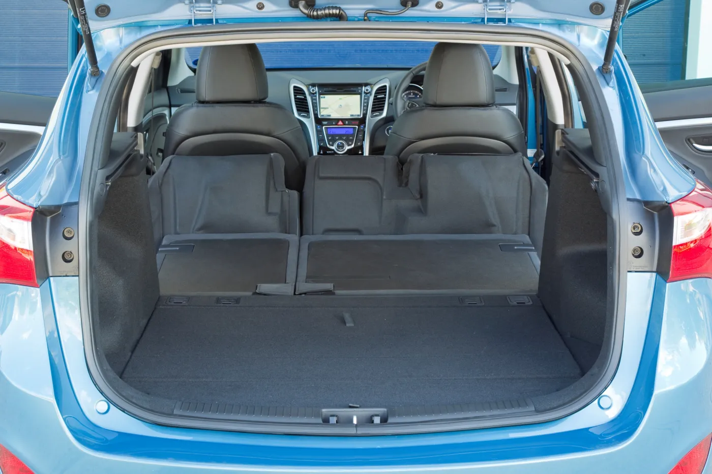 3821172-68216-hyundai-i30-tourer-hr-060.jpg