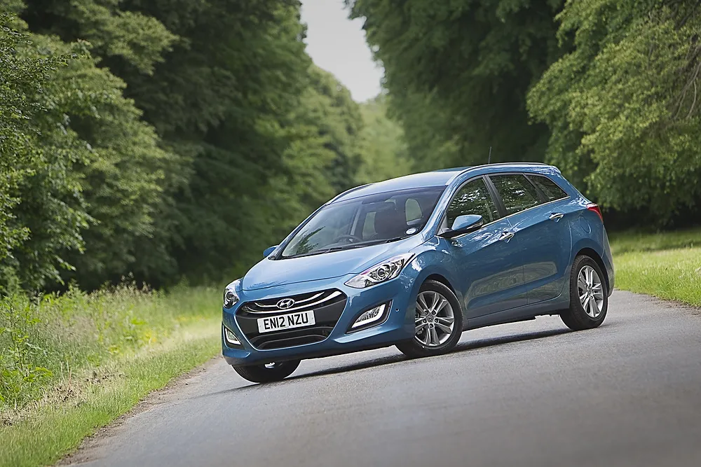 3821259-68216-hyundai-i30-tourer-lr-007.jpg