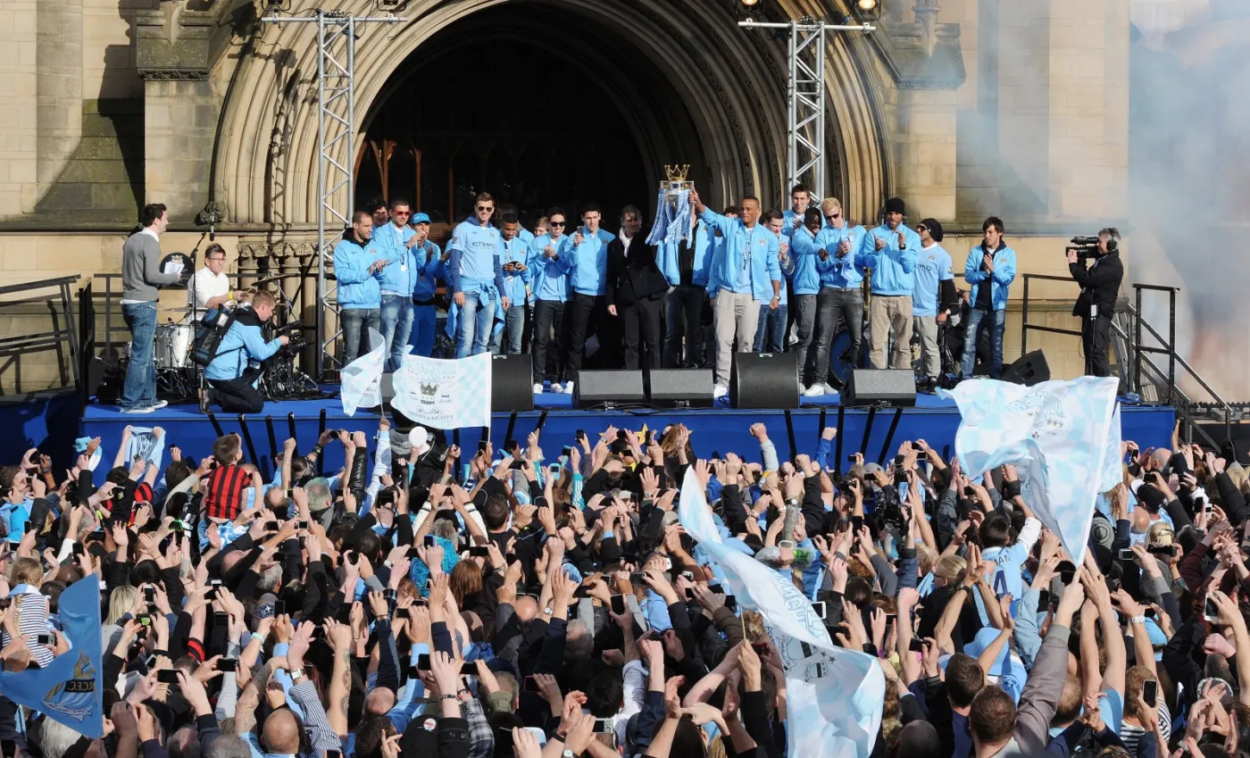 3496705-pilkarze-manchesteru-city-fetuja.jpg