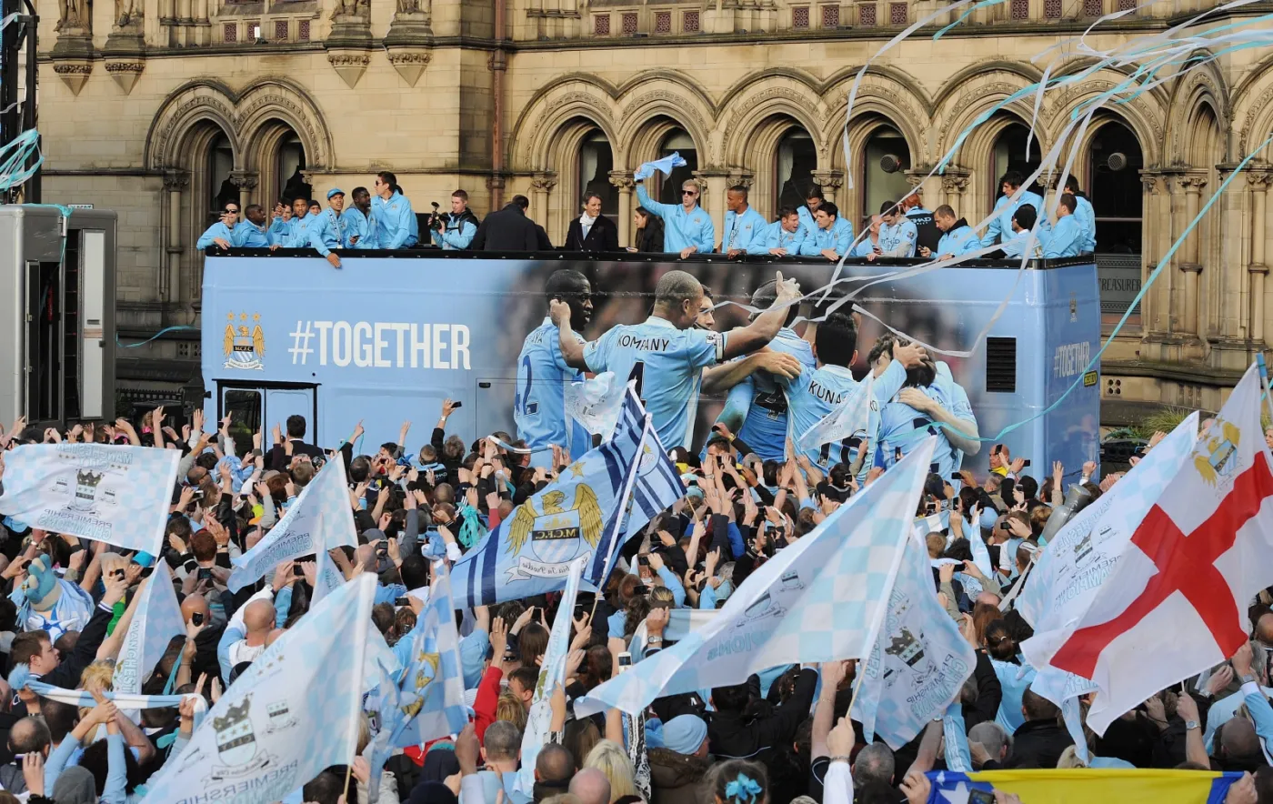 3496792-pilkarze-manchesteru-city-fetuja.jpg