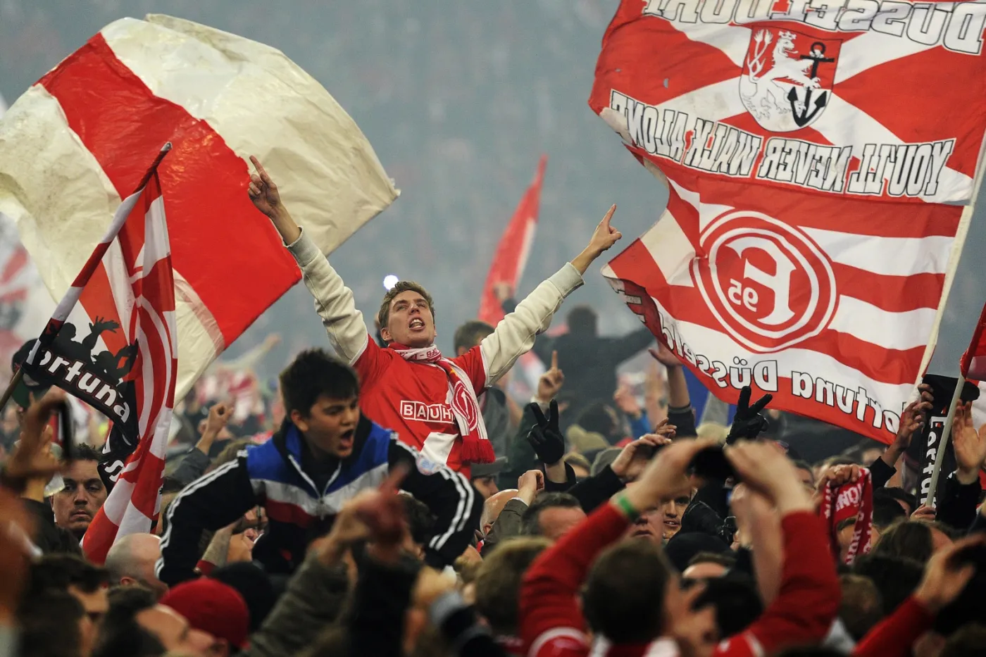 Kibice Fortuny Düsseldorf cieszą sie z awansu do Bundesligi