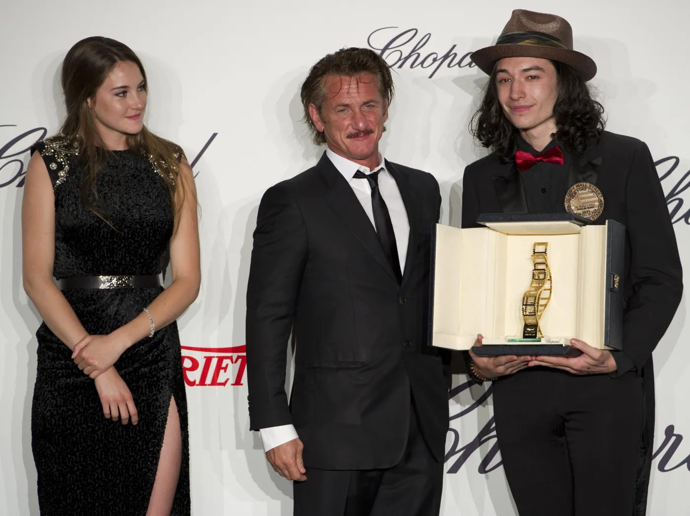 3520942-shailene-woodley-i-ezra-miller.jpg