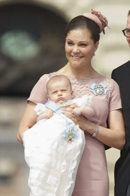 3539599-ksiezniczka-victoria-z-coreczka.jpg