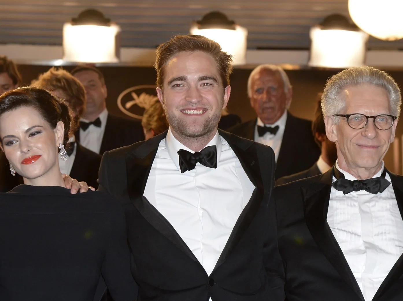 3561923-emily-hampshire-robert-pattinson.jpg