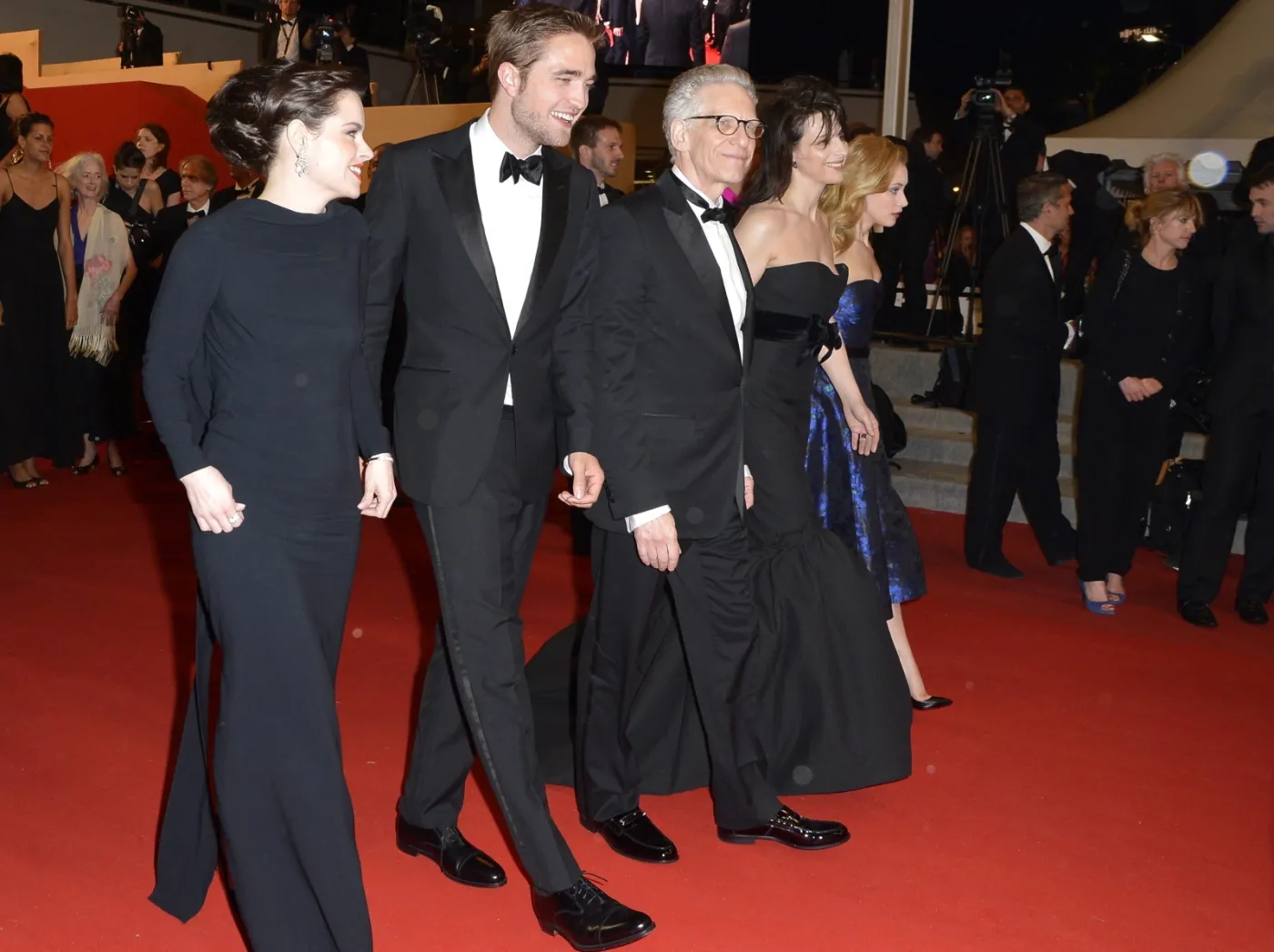 3561952-emily-hampshire-robert-pattinson.jpg