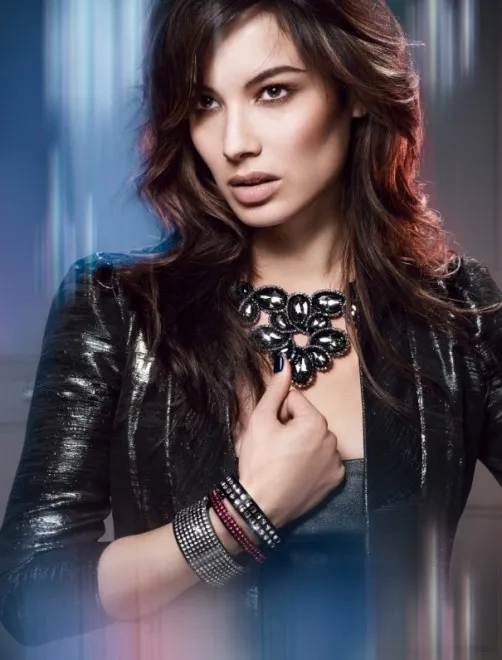 3608441-berenice-marlohe-twarza-kolekcji.jpg