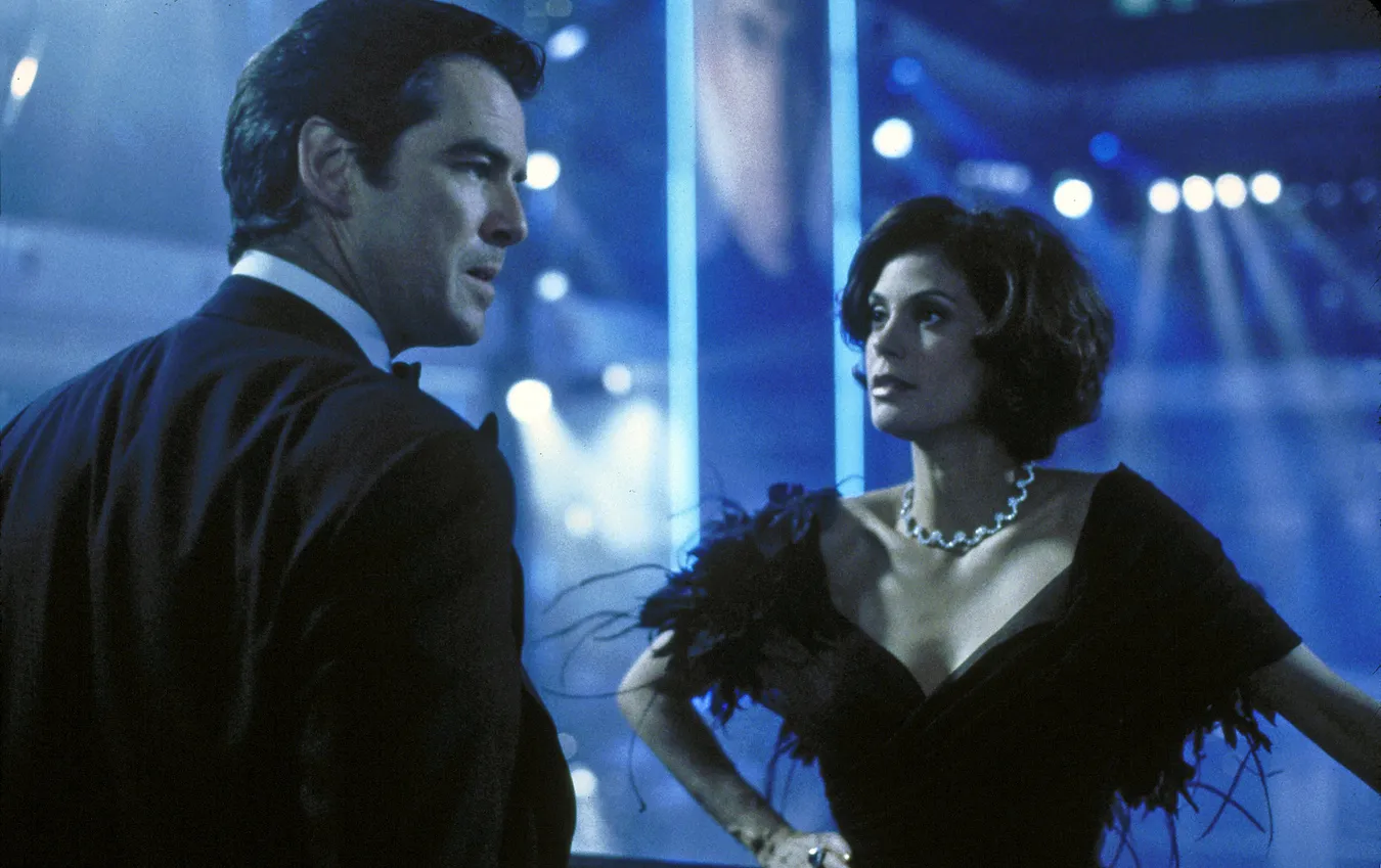 4120316-teri-hatcher-w-filmie-jutro-nie.jpg