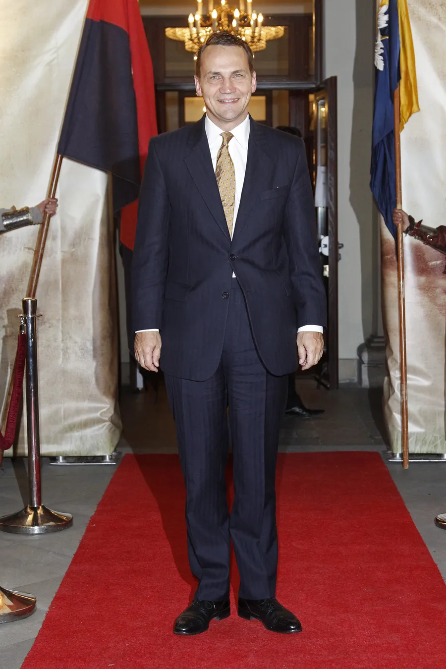 4129018-radoslaw-sikorski-na-premierze.jpg