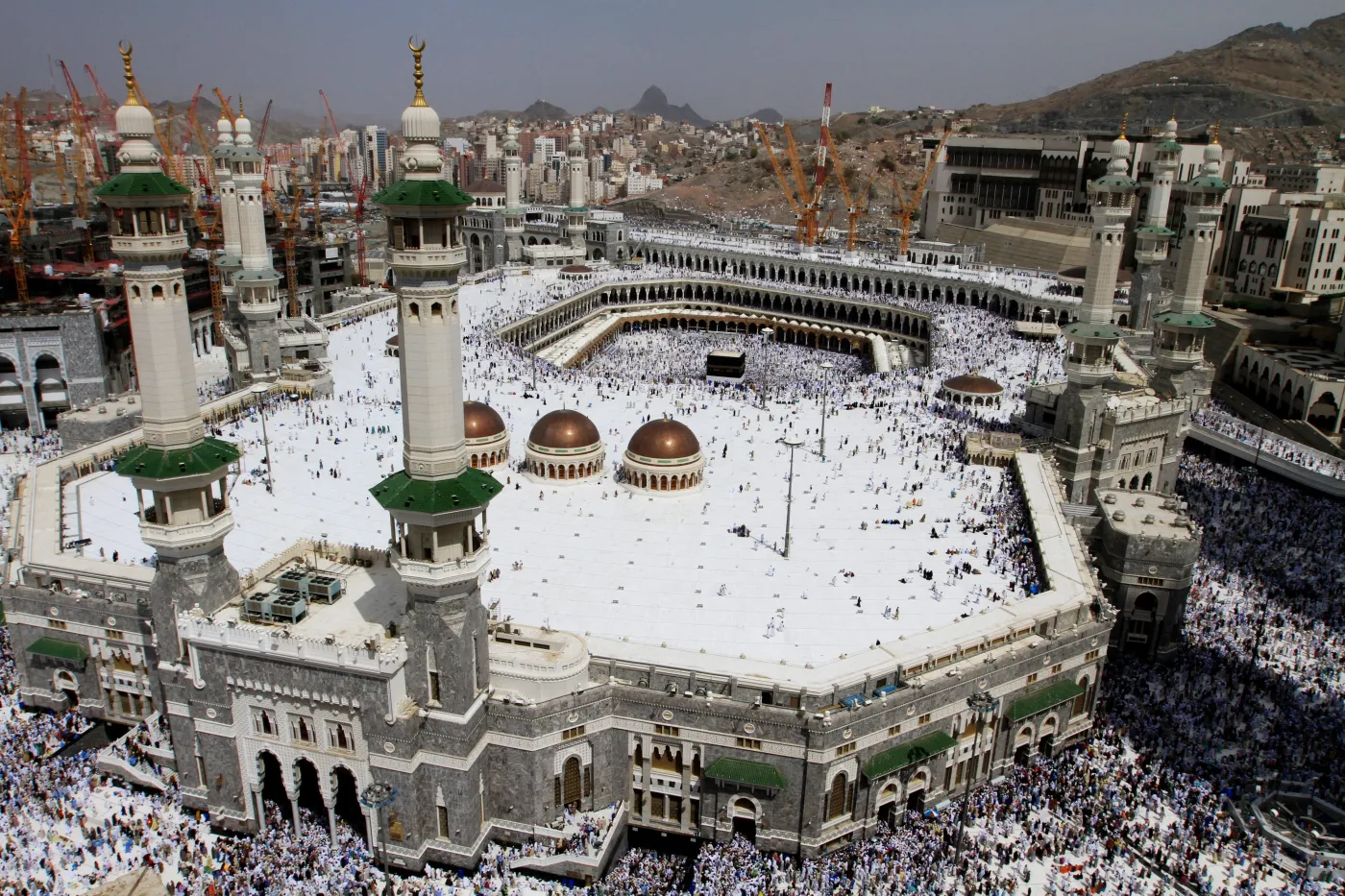 Wielka pielgrzymka do Mekki. Tak modlą się muzułmanie