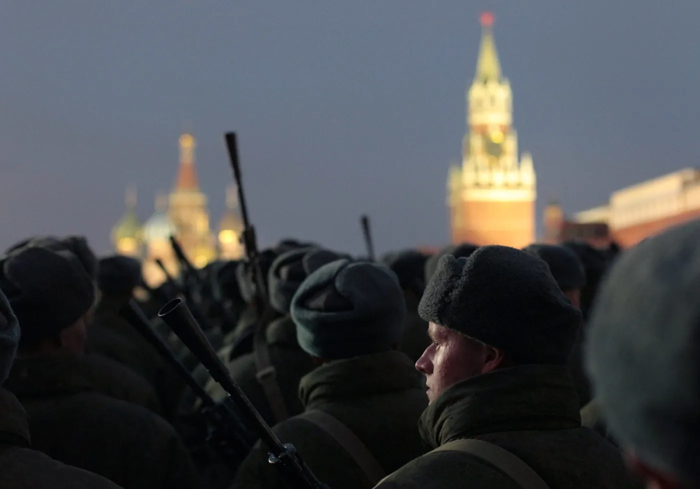 4247670-moskwa-parada-plac-czerwony-armia.jpg