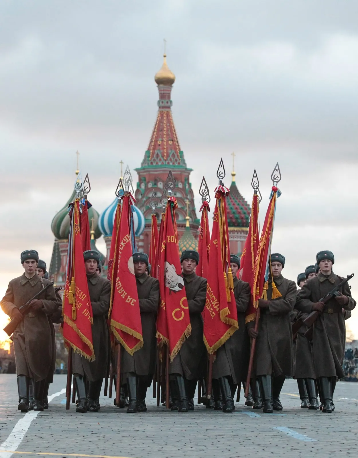 4248761-moskwa-kreml-plac-czerwony-armia.jpg