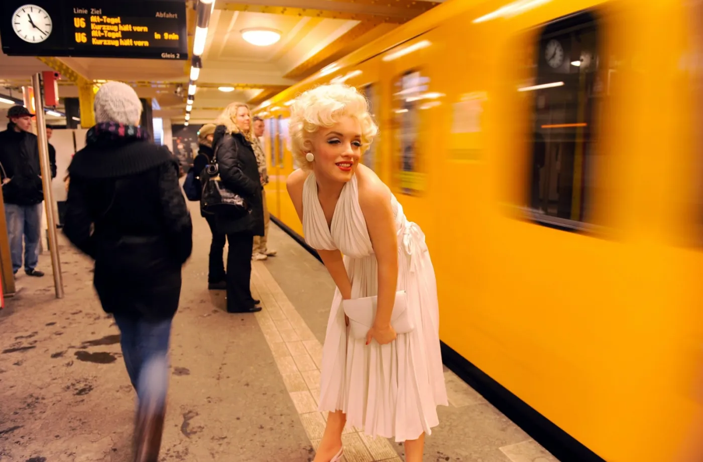 3873396-woskowa-figura-marilyn-monroe-w.jpg