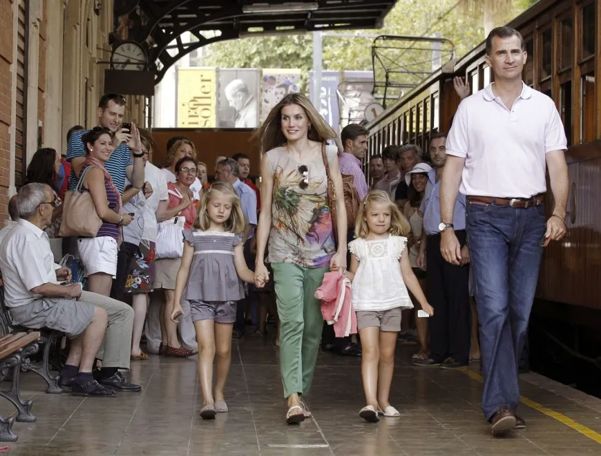 Księżna Letizia i książę Filip z córkami Leonor i Sofią