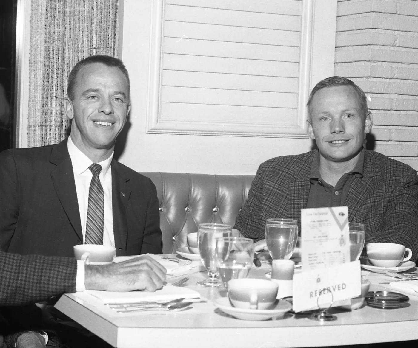 3941071-astronauci-alan-shepard-i-neil.jpg