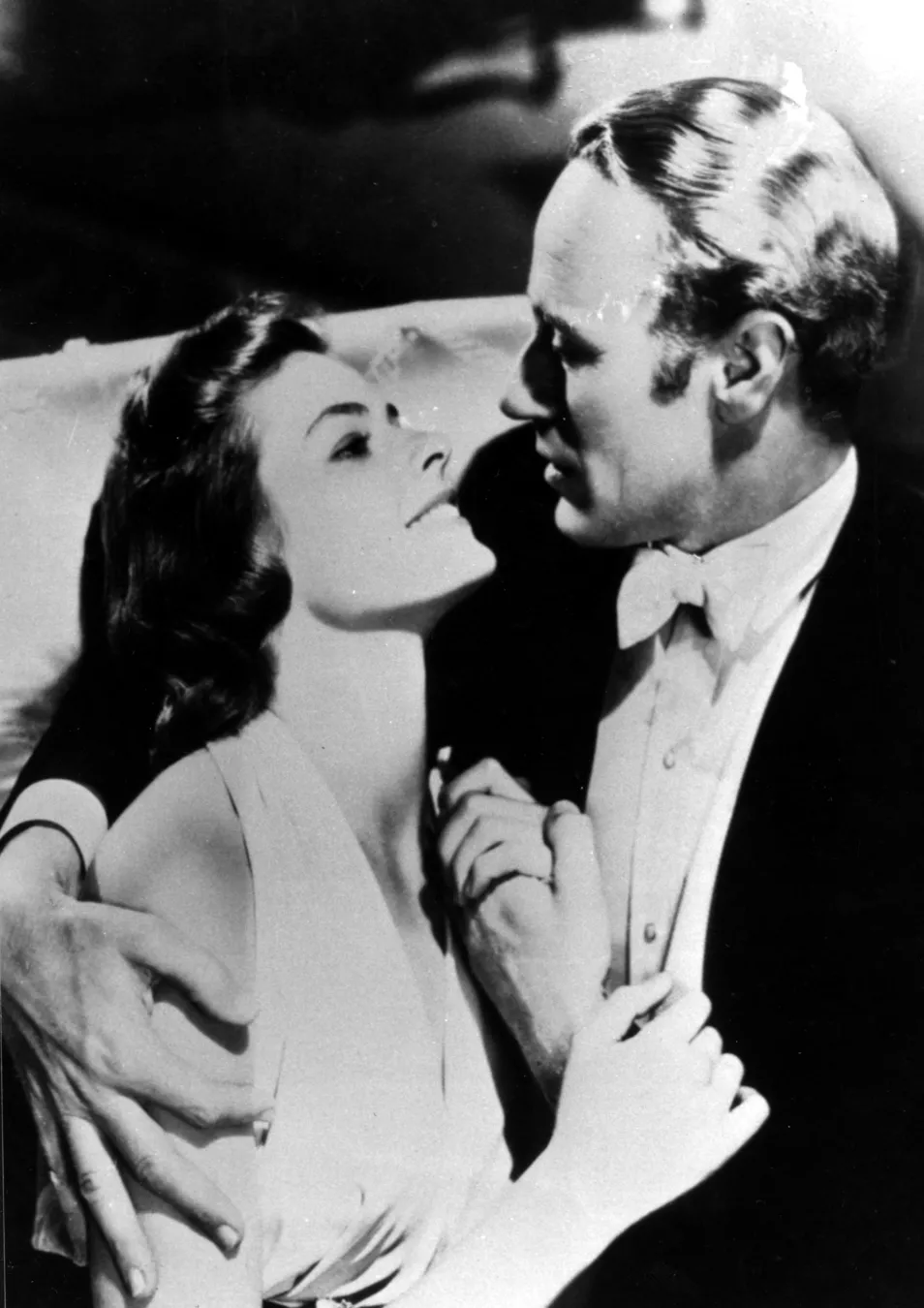 3955621-ingrid-bergman-i-leslie-howard.jpg