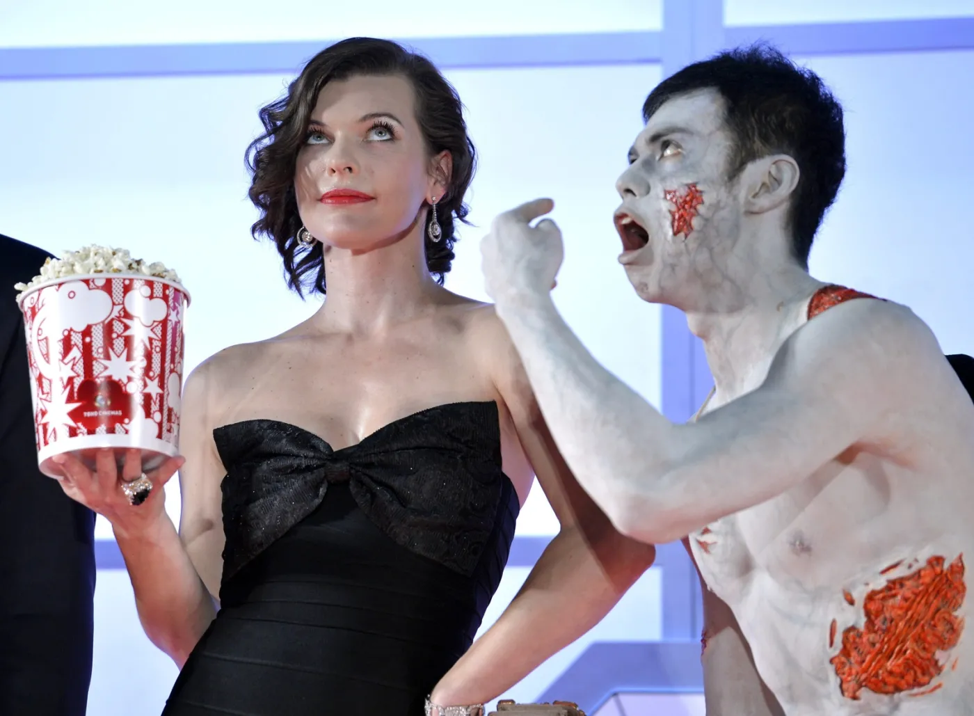 Seksowna Milla Jovovich i zombiaki na premierze "Resident Evil: Retrybucja"
