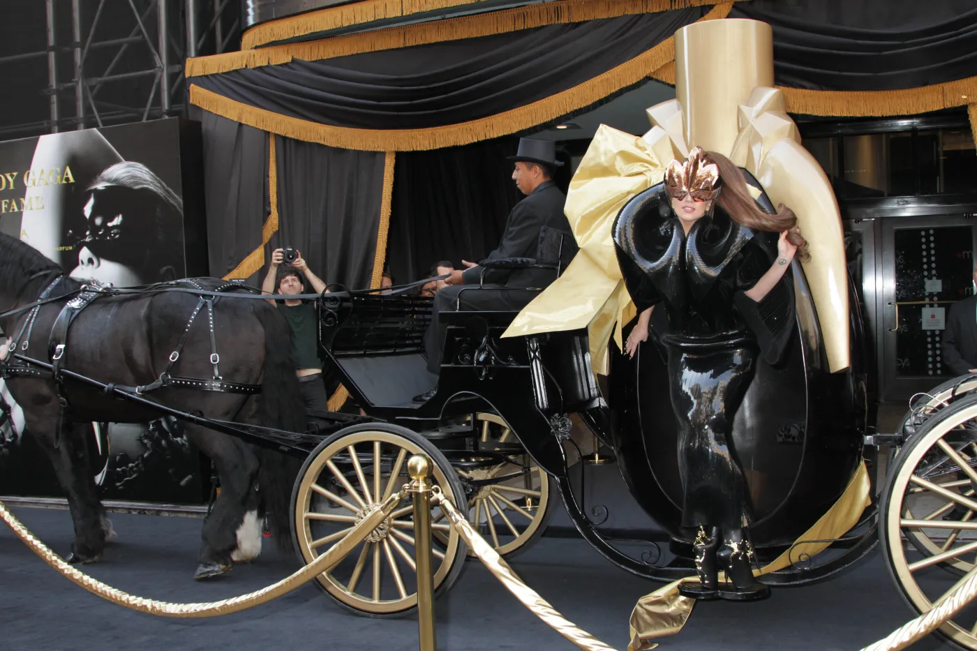 4034057-lady-gaga-podczas-promocji-jej.jpg