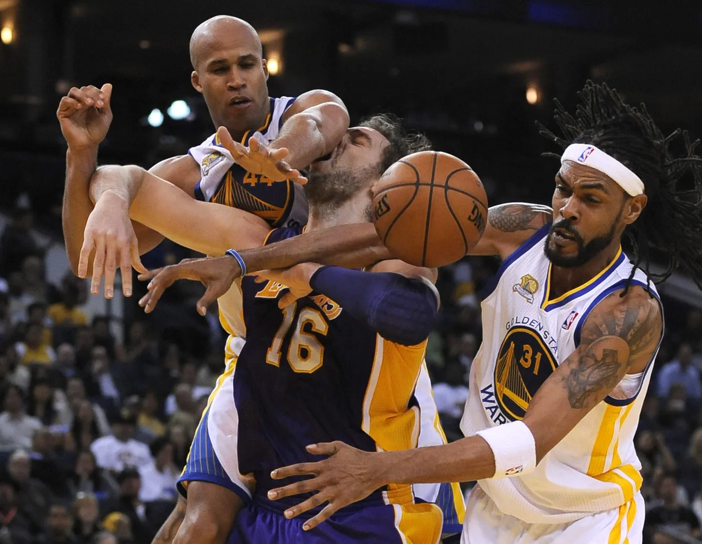 4431411-pau-gasol-z-la-lakers-walczy-o.jpg