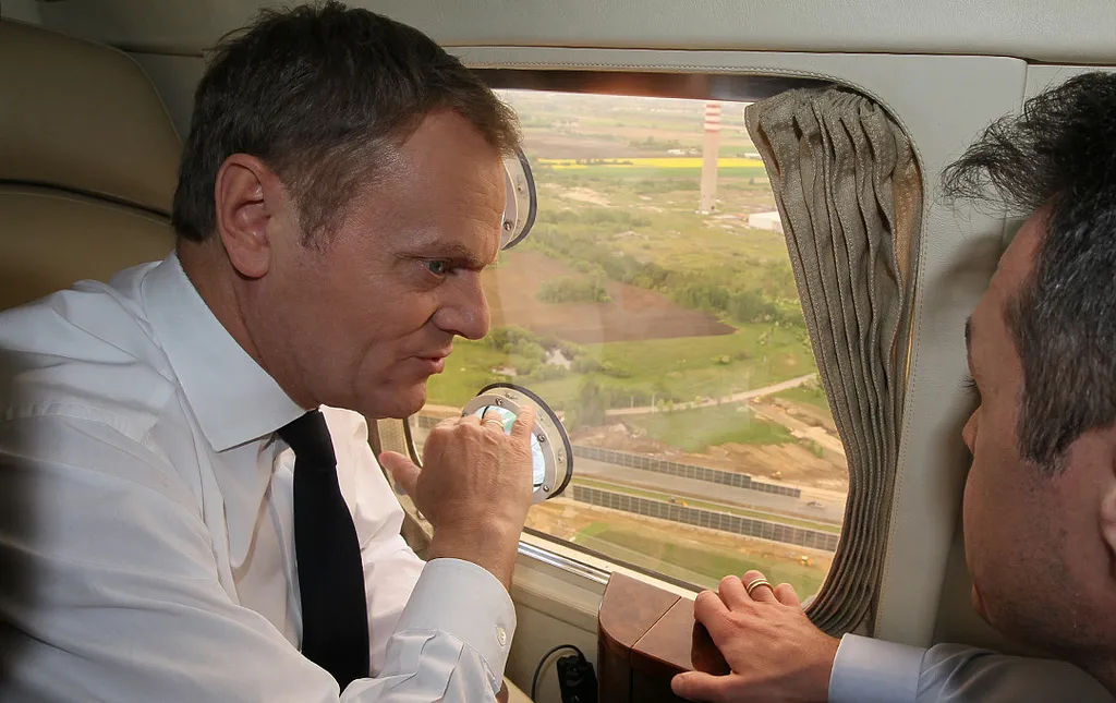 Donald Tusk i Sławomir Nowak na pokładzie helikoptera