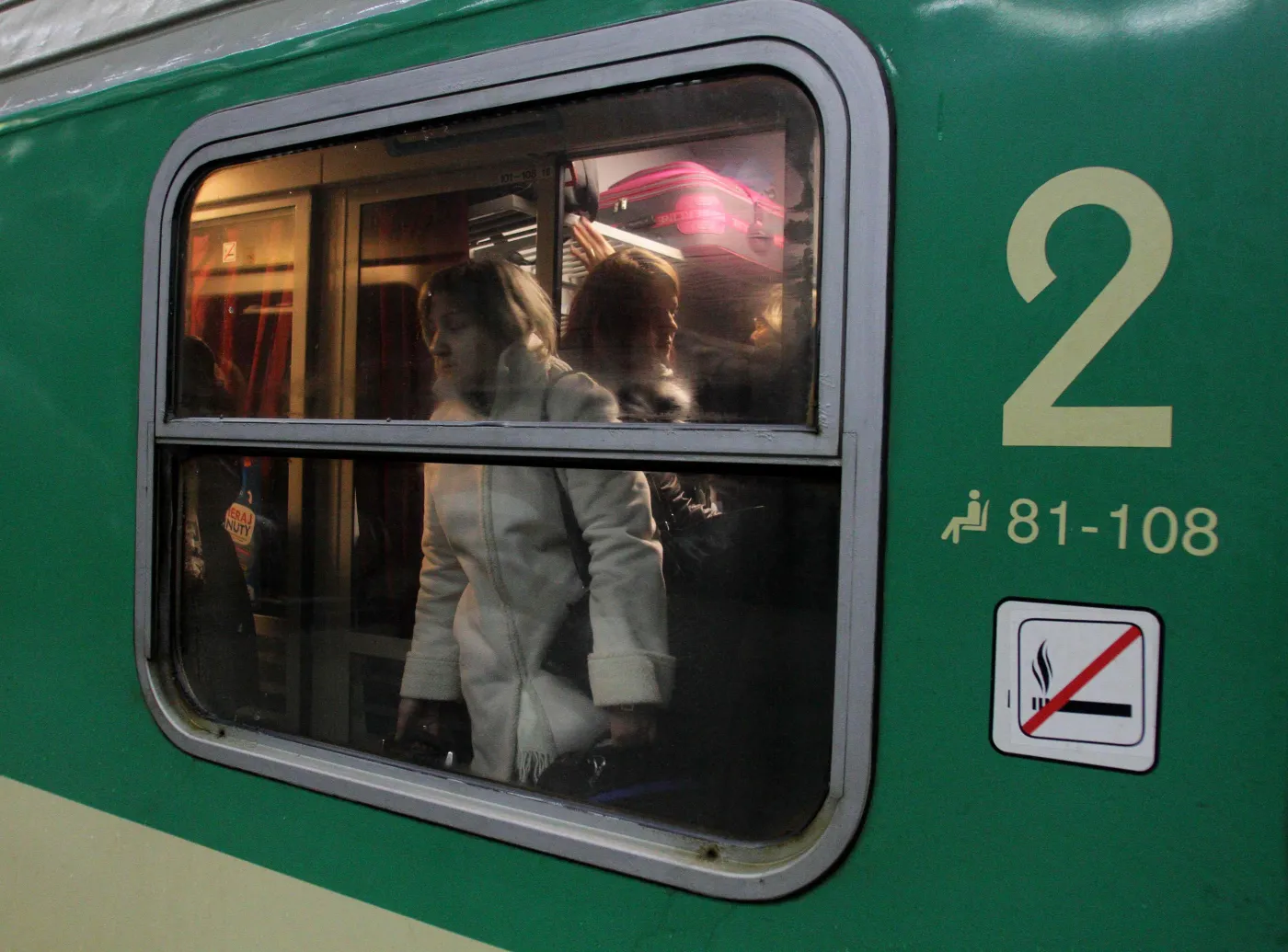 PKP dworzec pociąg pasażerowie tłok
