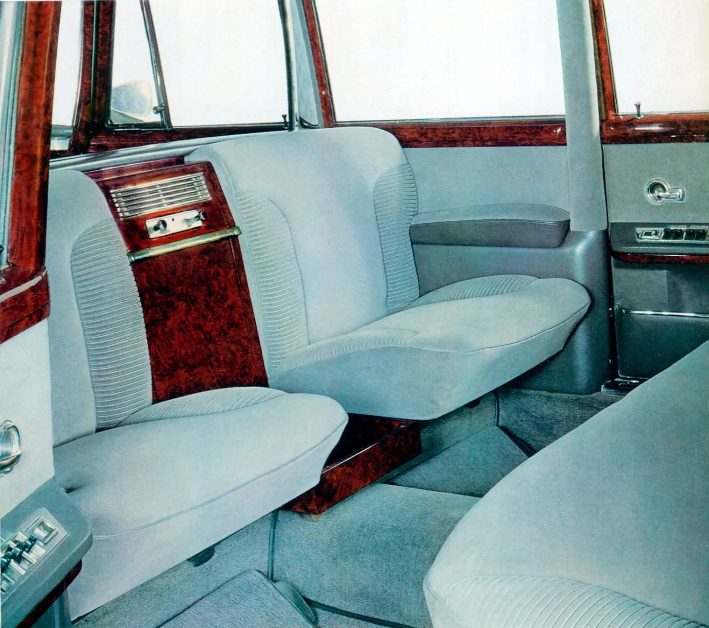 4474669-w100-model-600-wnetrze-pullman-1.jpg