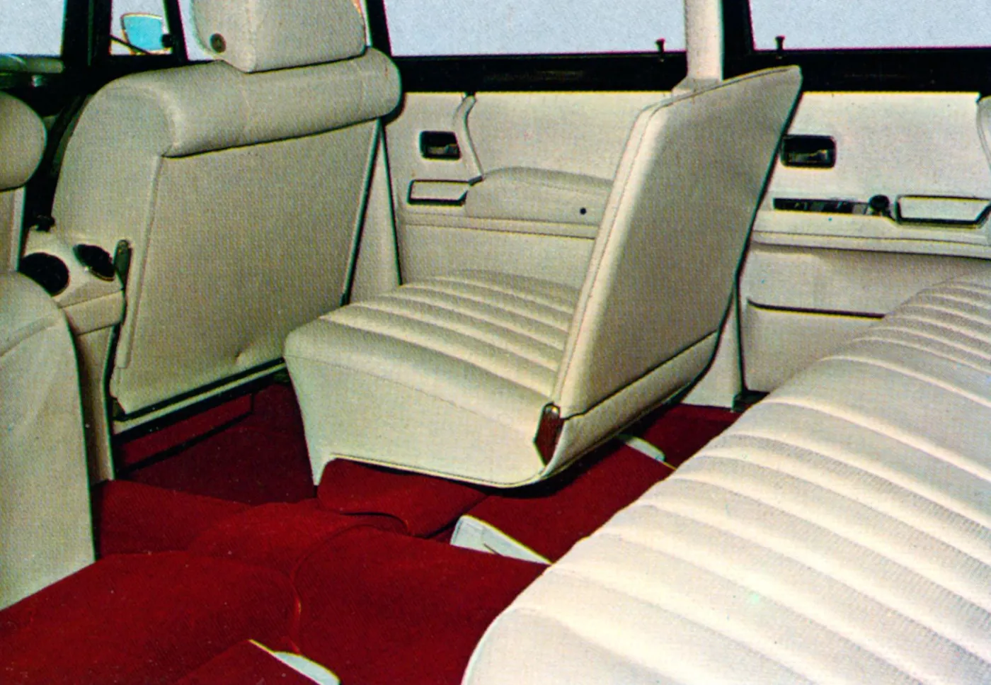4474698-w100-model-600-wnetrze-pullman.jpg