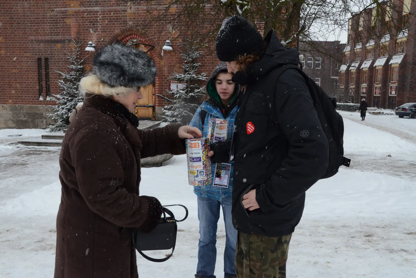 Wolontariusze WOŚP zbierają pieniądze