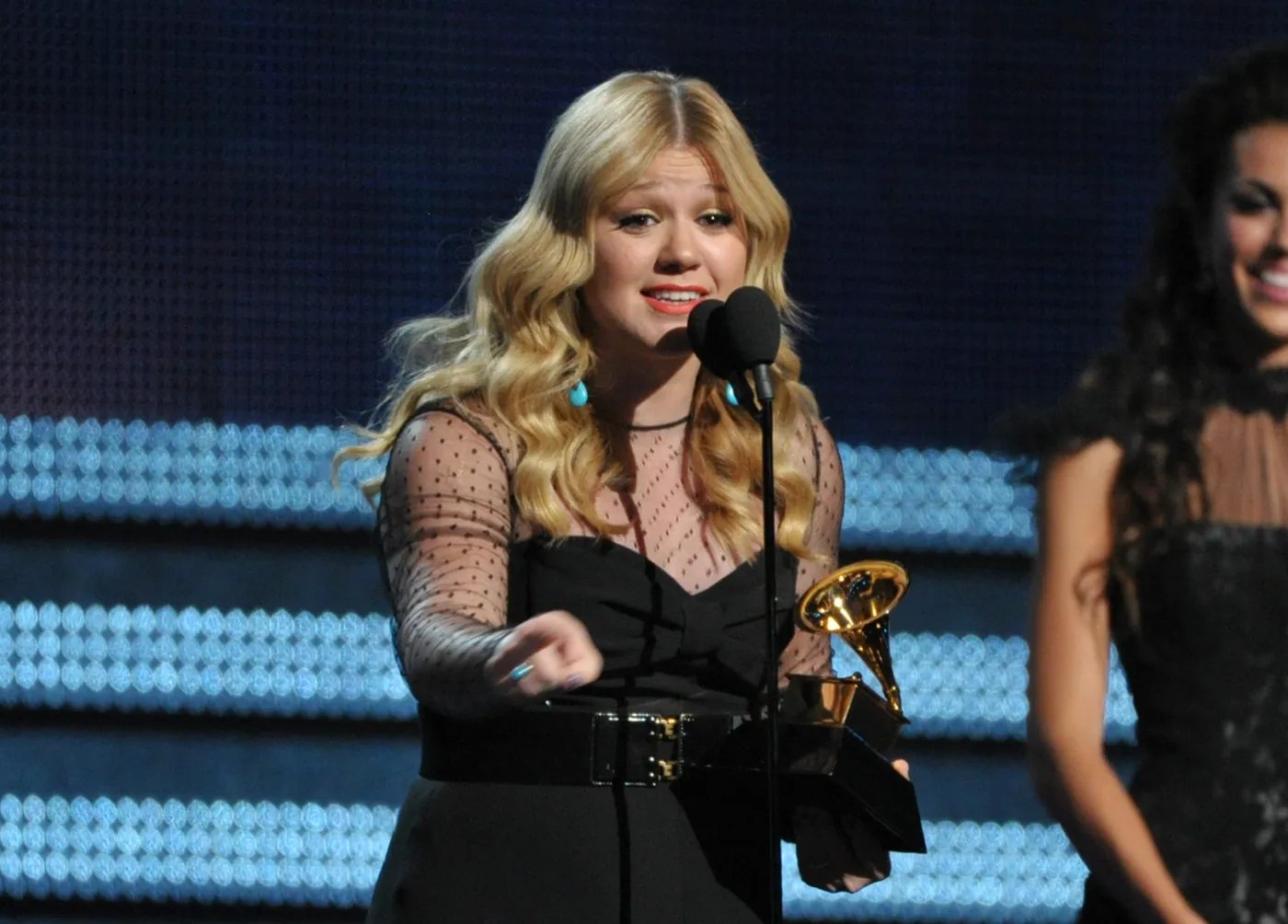 4605825-kelly-clarkson-na-rozdaniu-nagrod.jpg