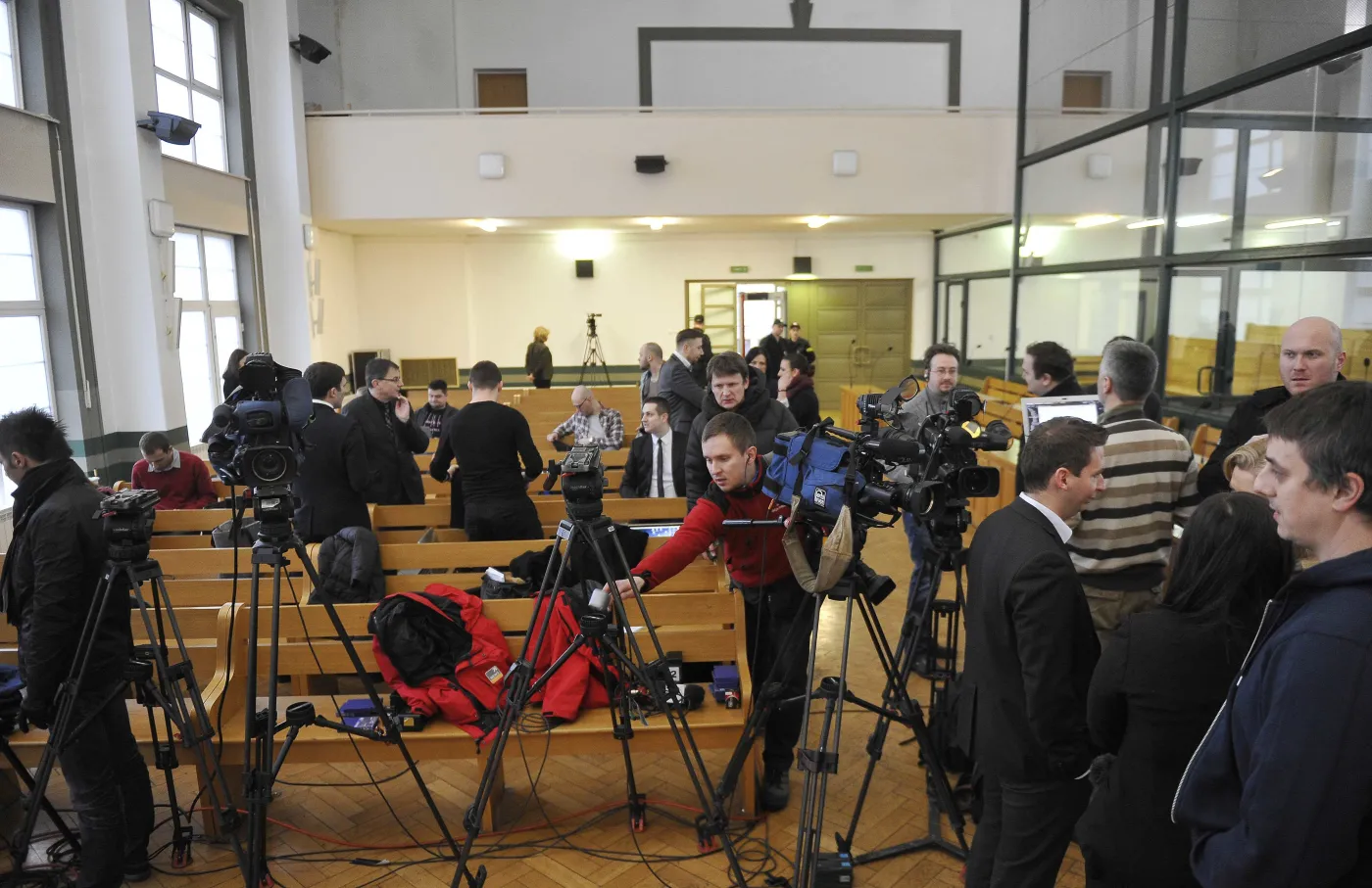 4630923-sala-rozpraw-na-ktorej-sadzona.jpg
