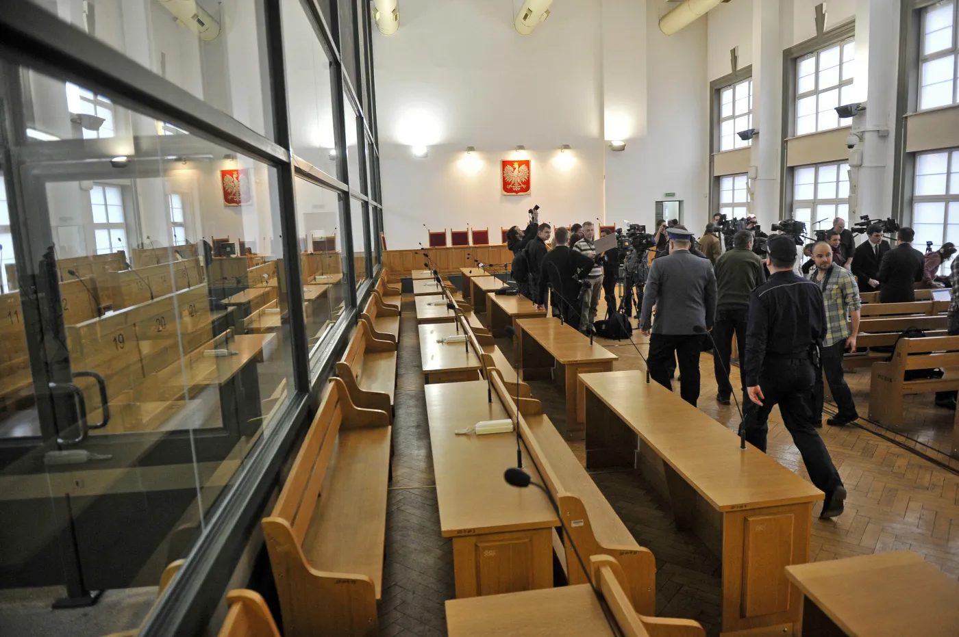 4630981-sala-rozpraw-na-ktorej-sadzona.jpg