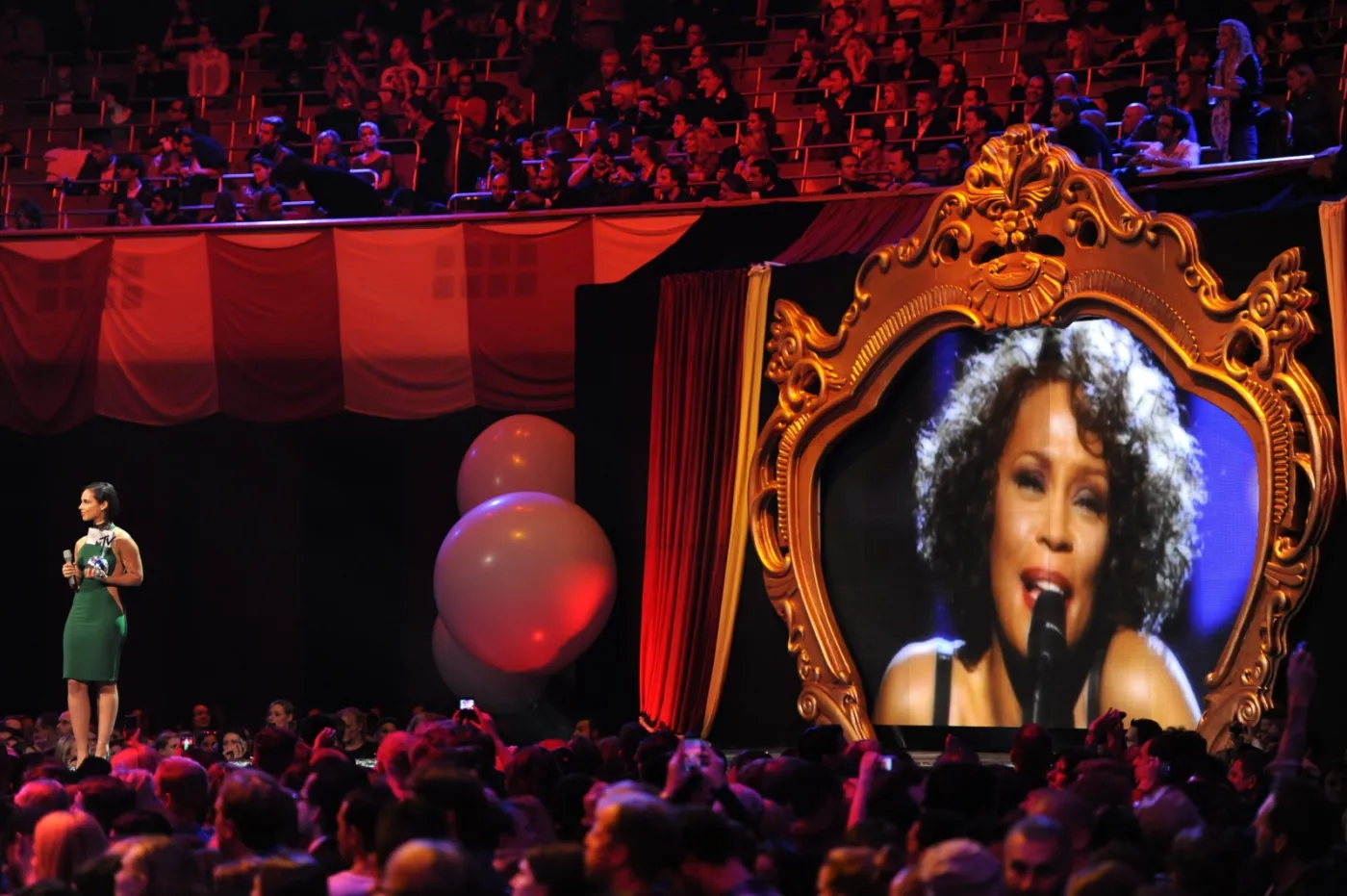 4262867-alicia-keys-uhonorowala-whitney.jpg