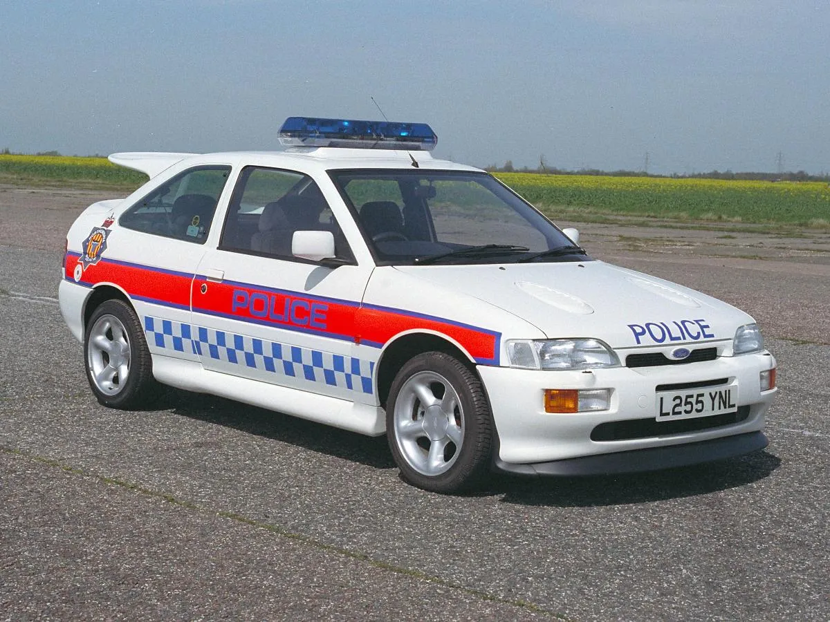 4270424-616561-94-256-escort-cos-police.jpg