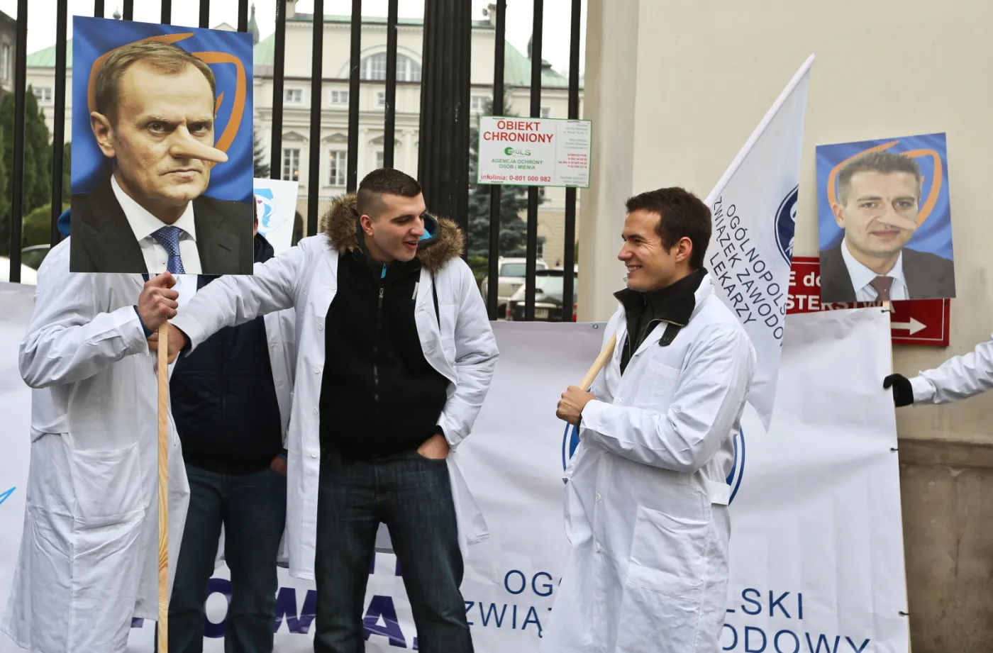 4300756-pikieta-ogolnopolskiego-zwiazku.jpg