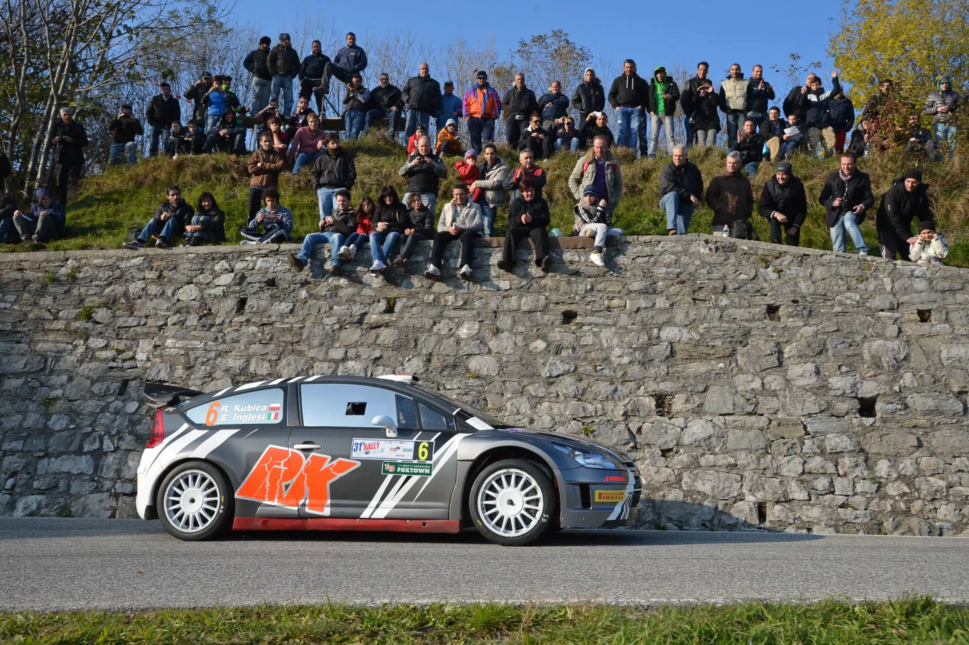 Kubica wypadł z trasy. Auto w płomieniach