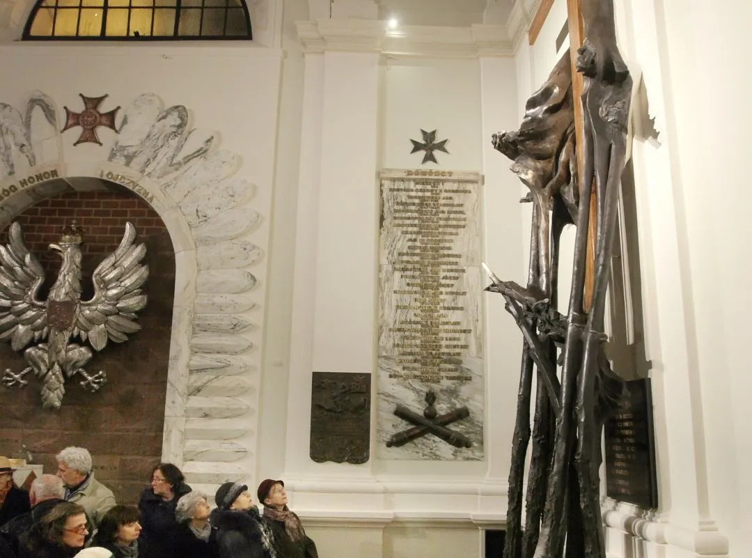 4323904-pomnik-ku-czci-ofiar-katastrofy.jpg