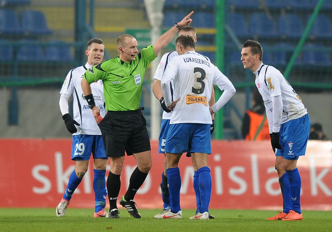 Arkadiusz Milik ukarany czerwoną kartką