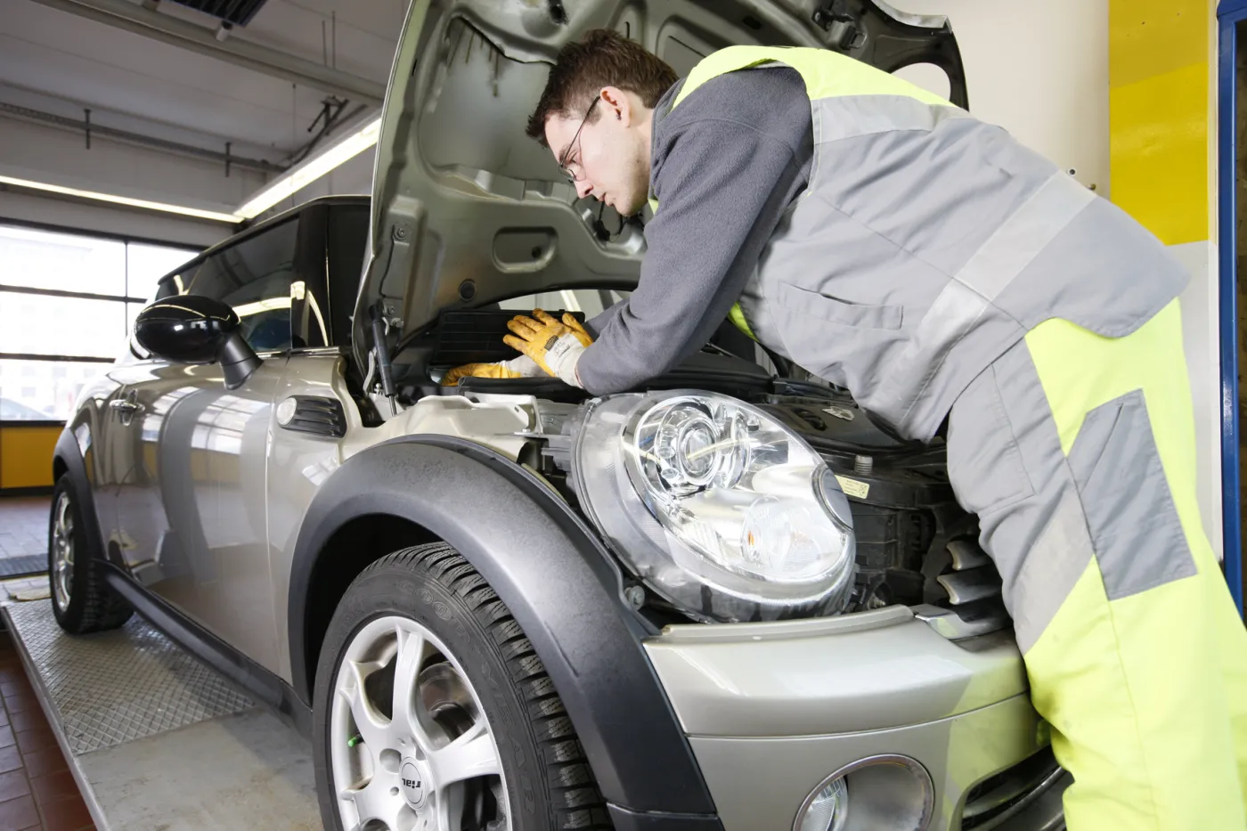 Rząd zagląda po maskę twojego samochodu i wprowadza nowe kary