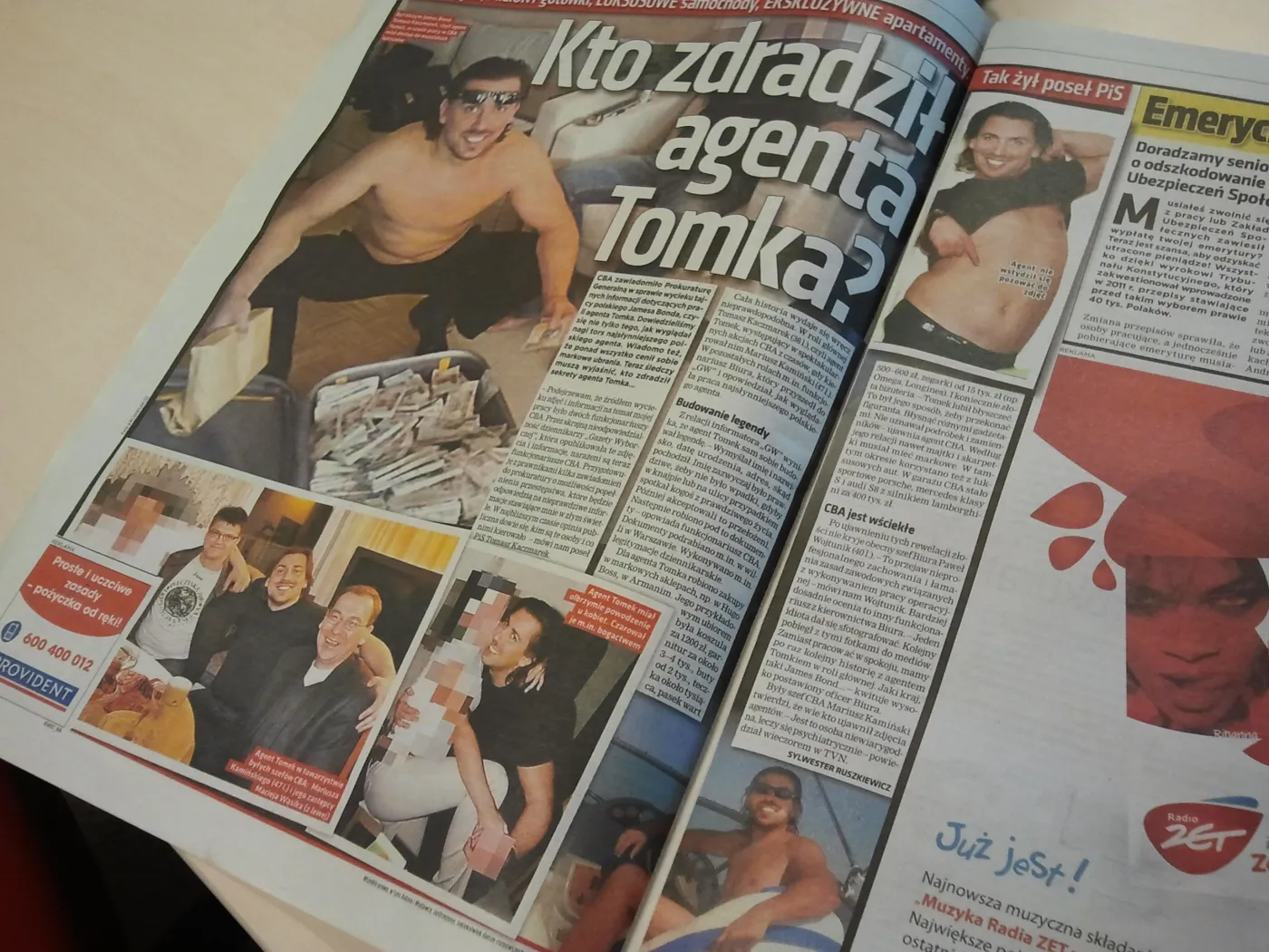 "Super Express" o agencie Tomku