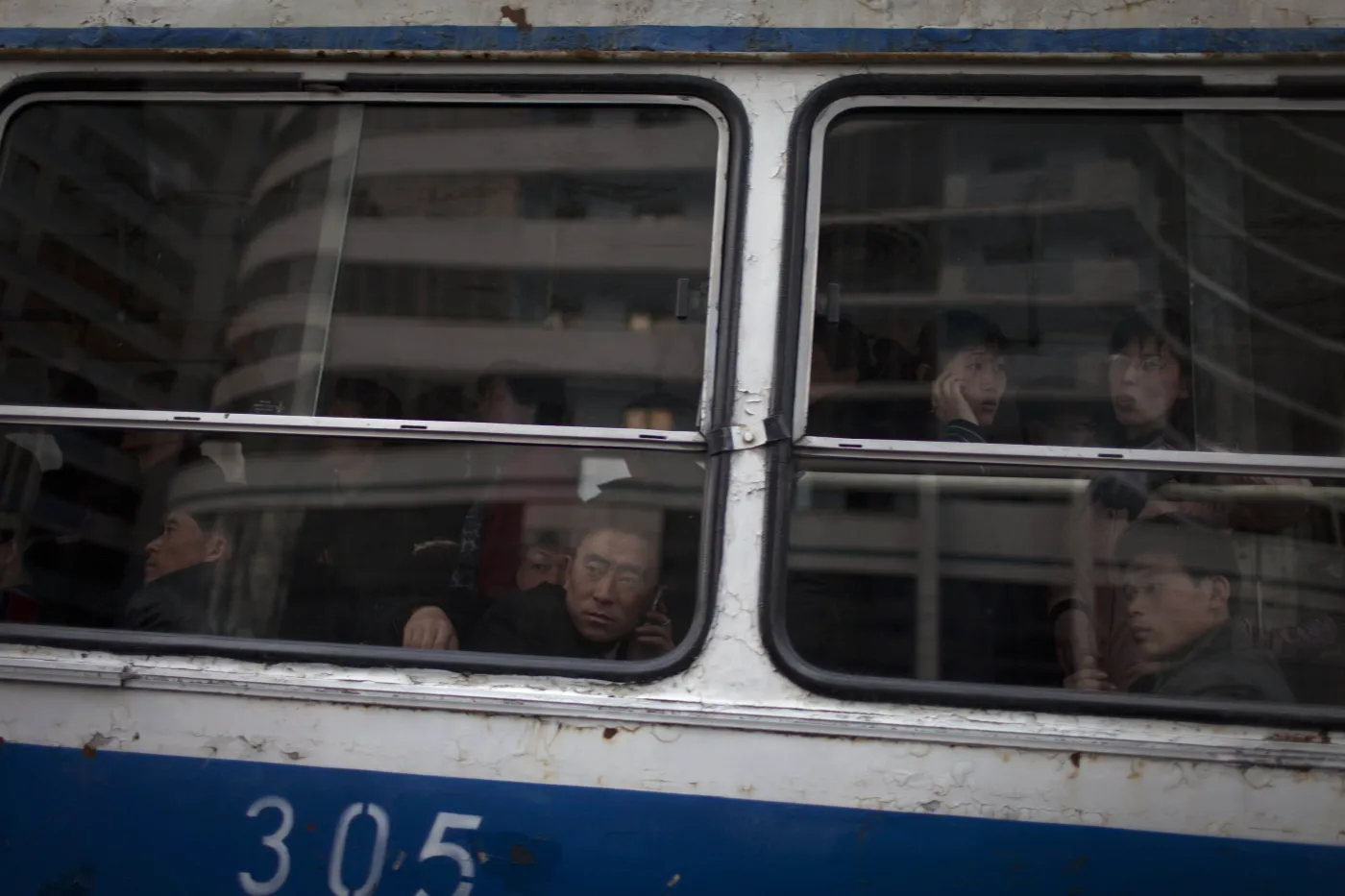 4847621-pasazerowie-autobusu-w-stolicy.jpg