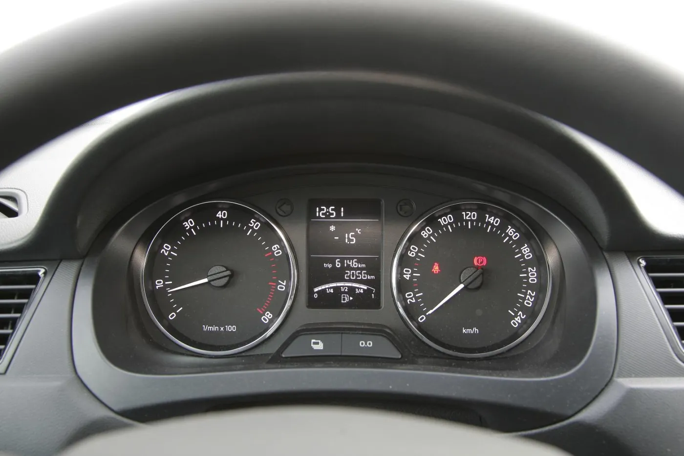 4899658-skoda-rapid-sedan-wambition-main.jpg