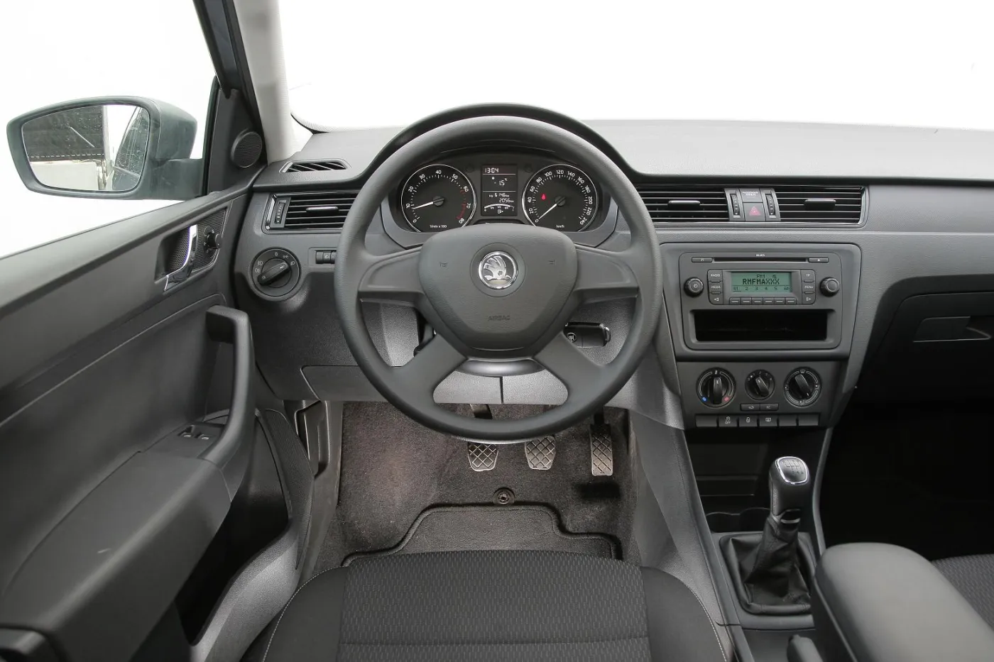 4899774-skoddsa-rapid-sedan-ambition-main.jpg