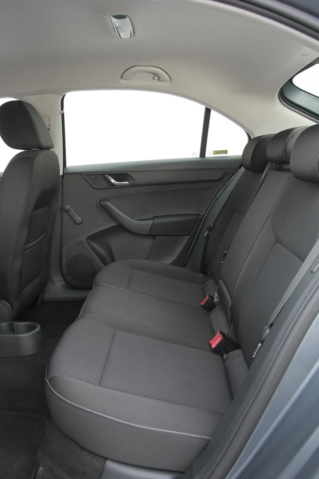 4899252-skoda-rapid-sedan-ambdfition-main.jpg