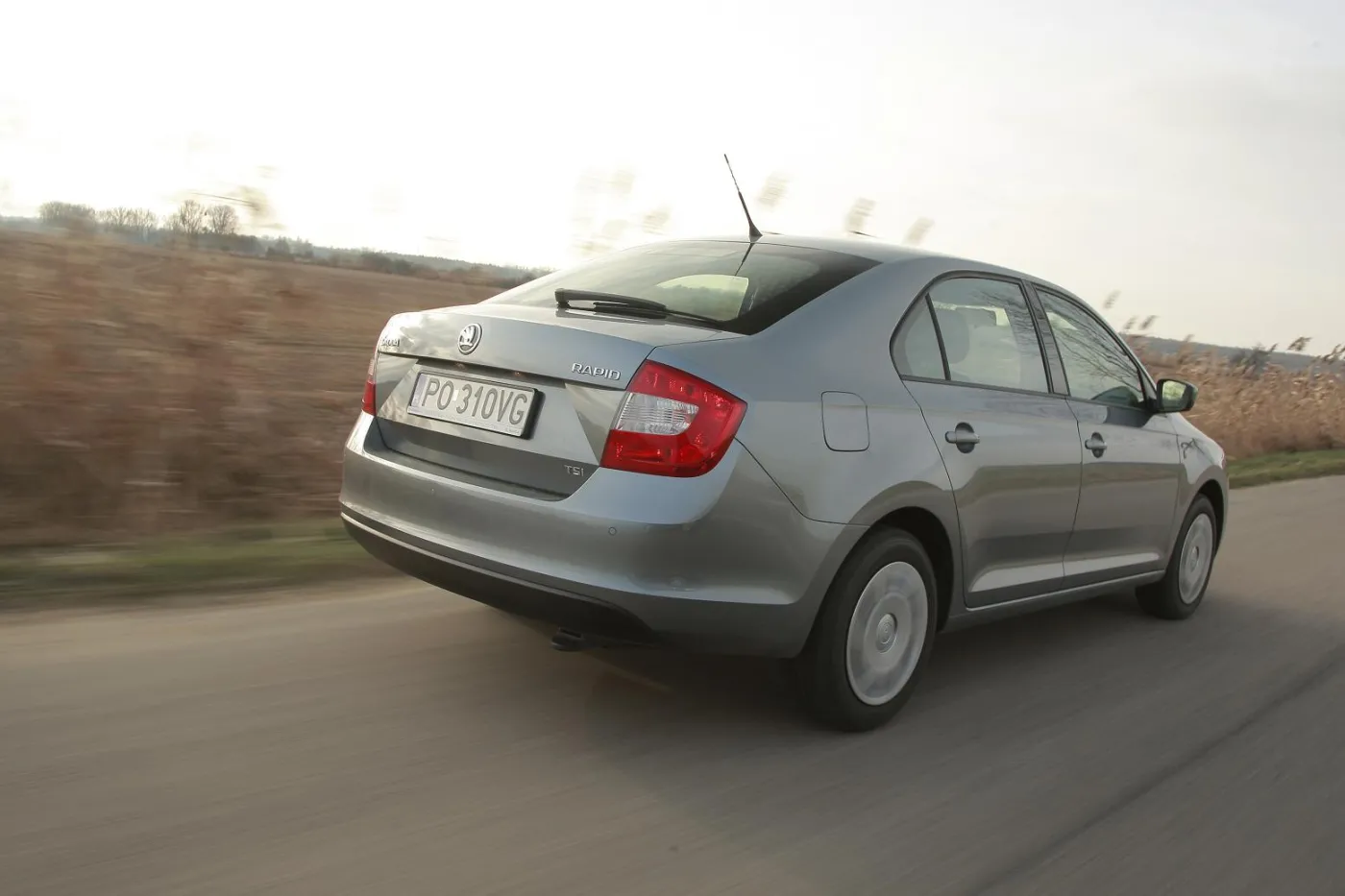 4899281-skoda-rapid-sedan-ambeition-main.jpg