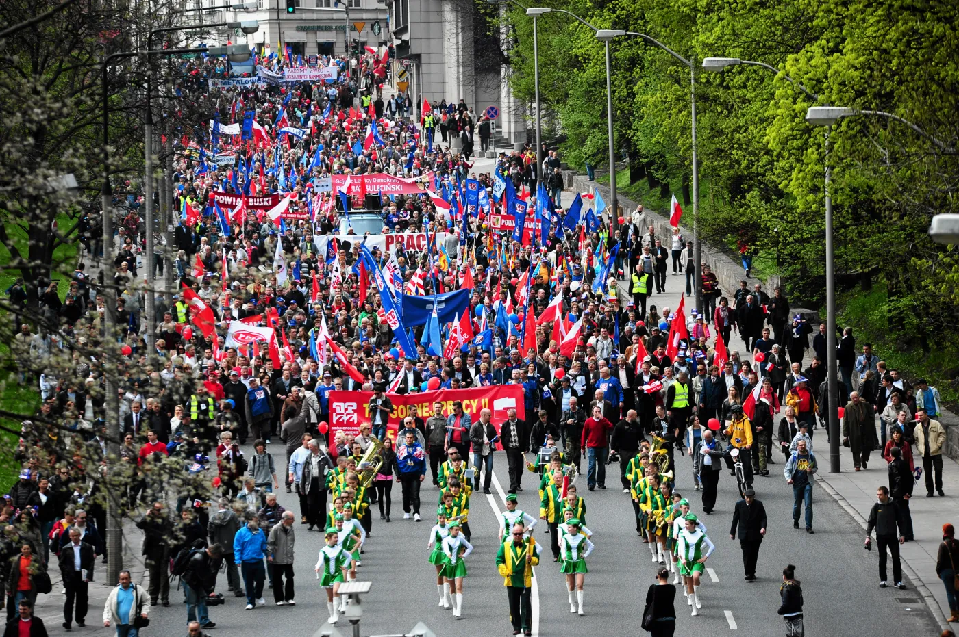 Miller ze związkowcami. Pochód pierwszomajowy w Warszawie