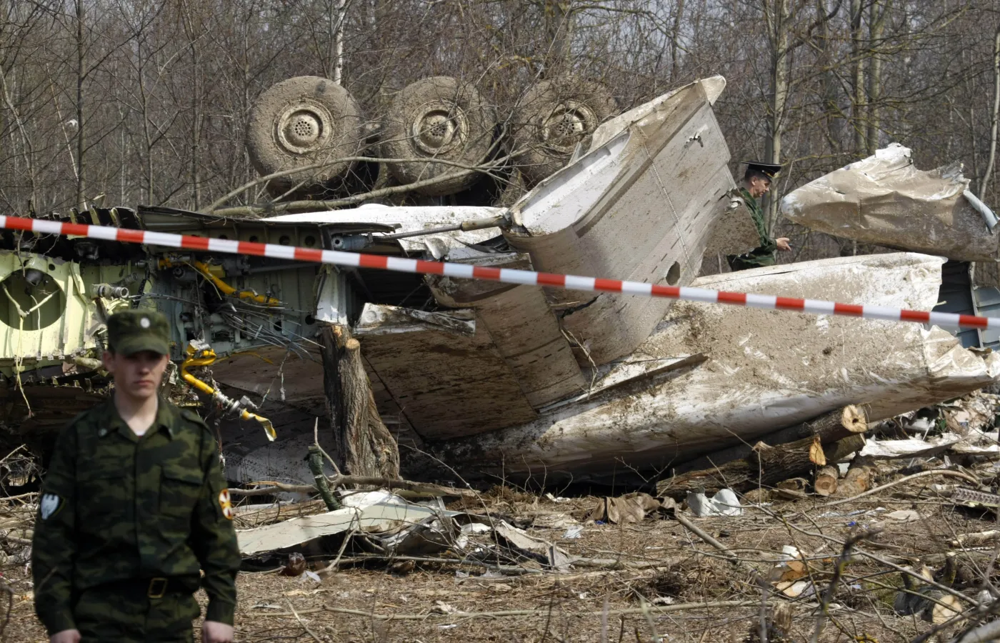 Wrak Tu-154 nieopodal lotniska Siewiernyj