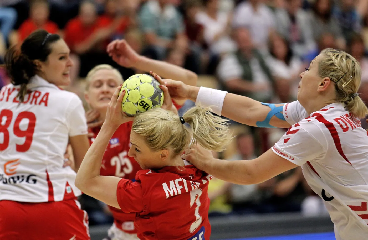 Mecz piłki ręcznej kobiet Polska-Dania