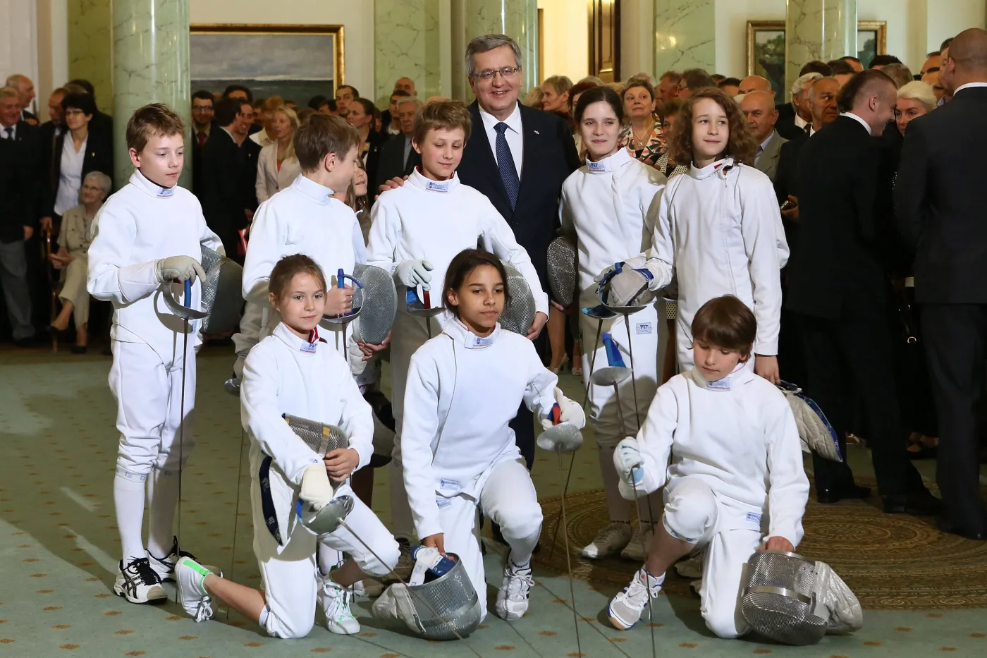 5067750-prezydent-komorowski-odznaczyl.jpg