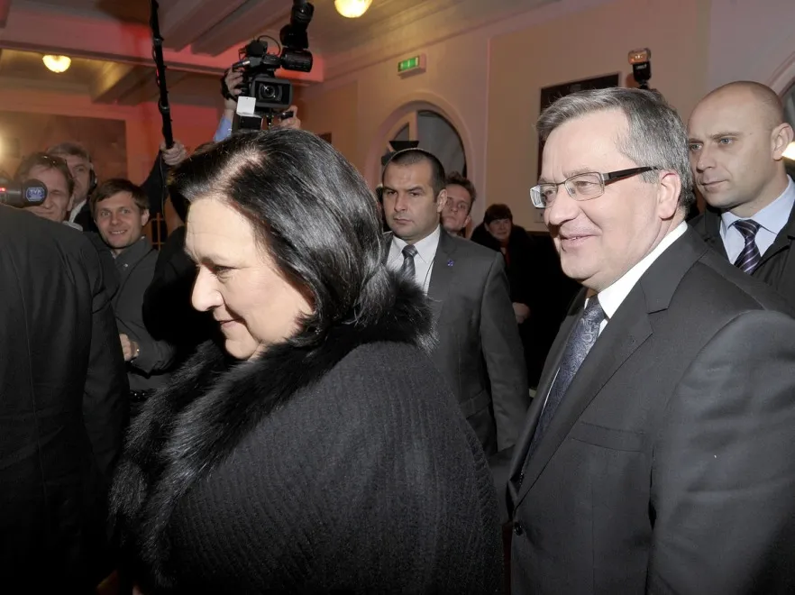 Z żabotem - z polotem! Świetna stylizacja Anny Komorowskiej na gali "Wprost"