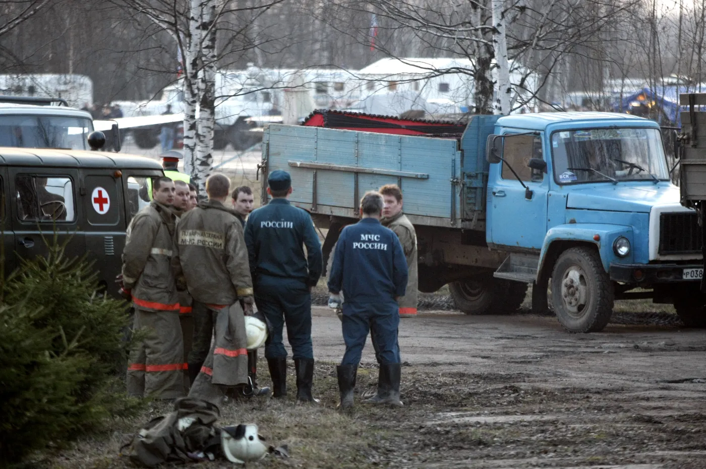 Elementy wraku Tu-154 na ciężarówce