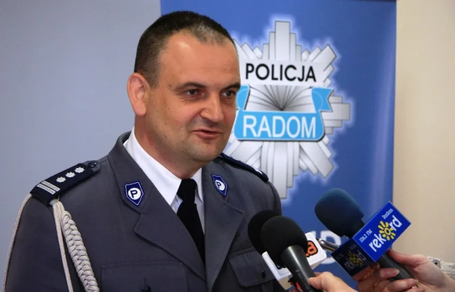 Prokuratura zajęła się komendantem. Poszło o krzyż na ścianie